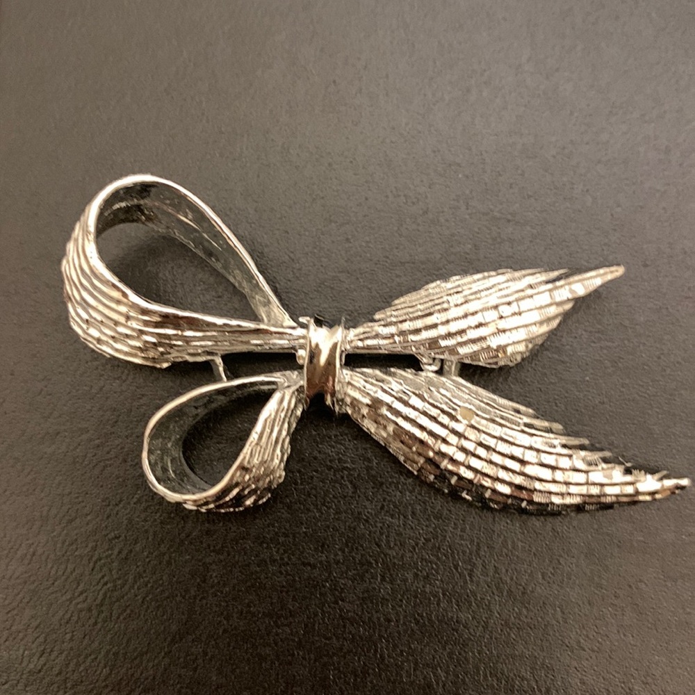 Vintage “Gerry’s” silver tone ribbon bow pin